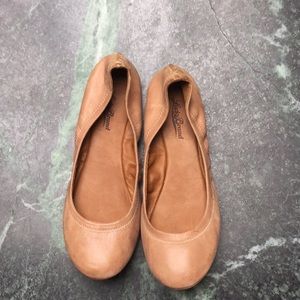 LUCKY BRAND wheat flats